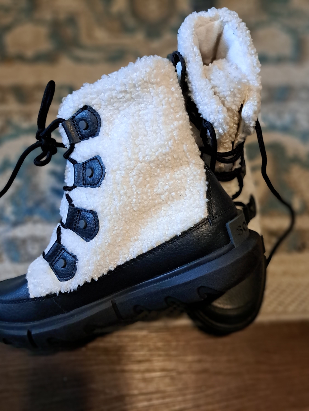 Womens Sorel Sherpa Winter Boots - White and Black